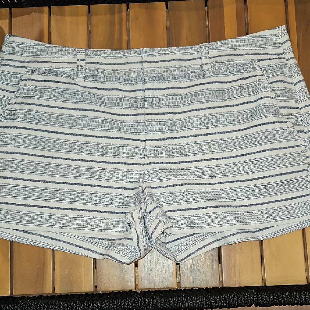 GAP Gray and White Bermudas with Elastic Waistband